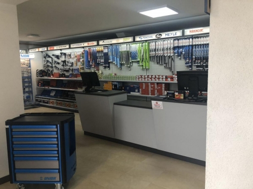 Auto servis Moma prodavnica auto dijelova