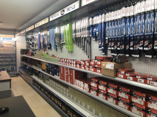 Auto servis Moma prodavnica auto dijelova