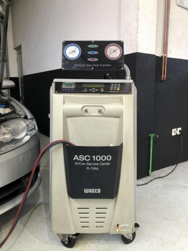 Auto servis Moma punjenje auto klima